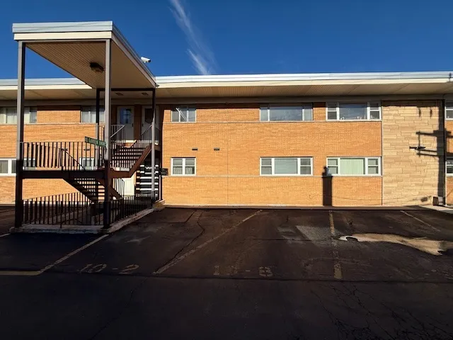 $1,700 | 10 Garden Drive, Unit 8, La Grange Park, IL 60526