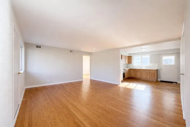 $1,700 | 10 Garden Drive, Unit 8, La Grange Park, IL 60526