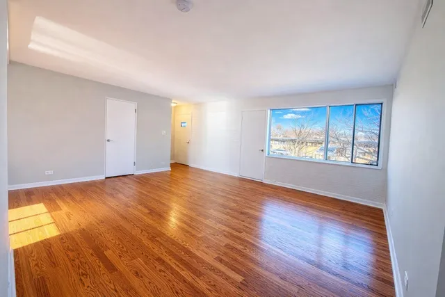 $1,700 | 10 Garden Drive, Unit 8, La Grange Park, IL 60526