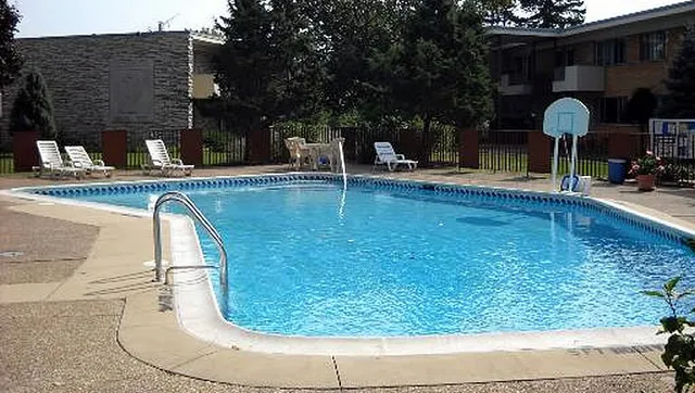 $1,700 | 10 Garden Drive, Unit 8, La Grange Park, IL 60526