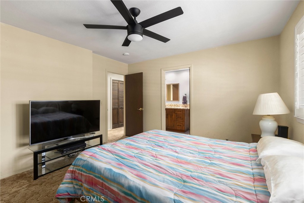 6975 San Gabriel Road Atascadero, CA 93422 - Photo 17 of 38 Bedroom with entry to Full Bath