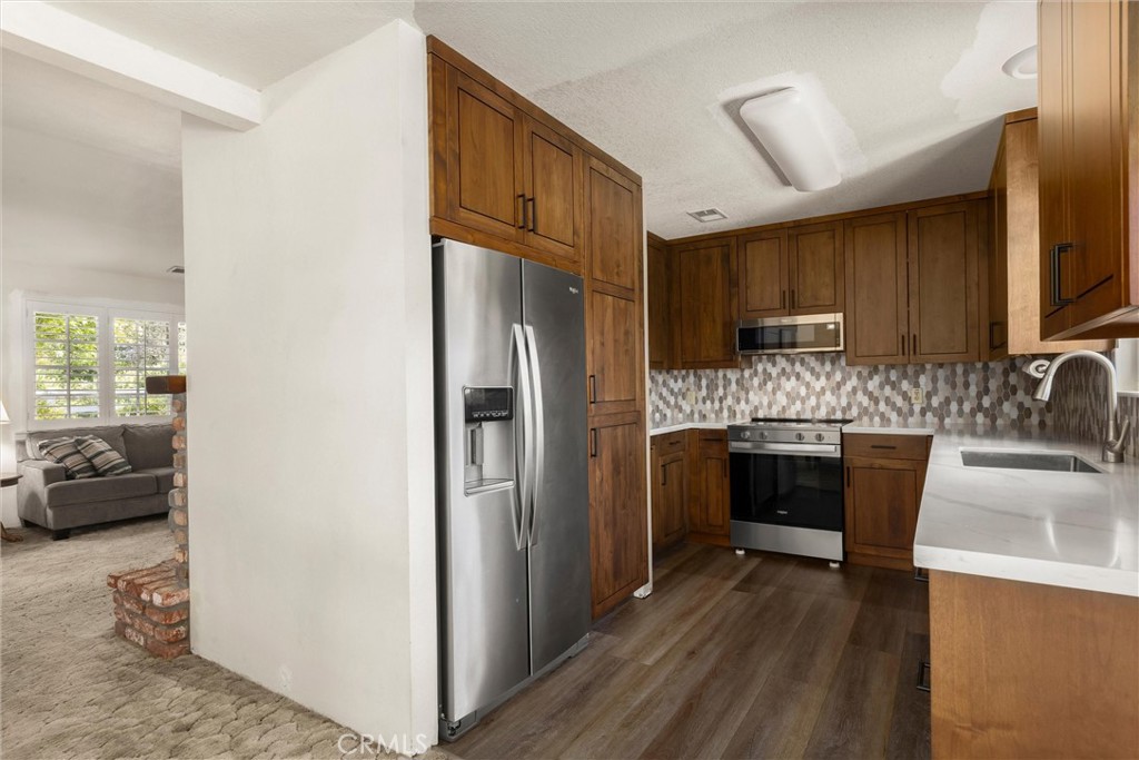 6975 San Gabriel Road Atascadero, CA 93422 - Photo 8 of 38 Kitchen