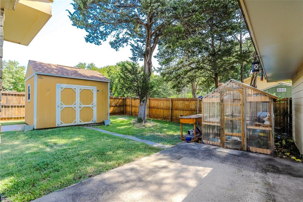 1327 Big Stone Gap Road Duncanville, TX 75137 - Photo 34 of 36 a view of a backyard
