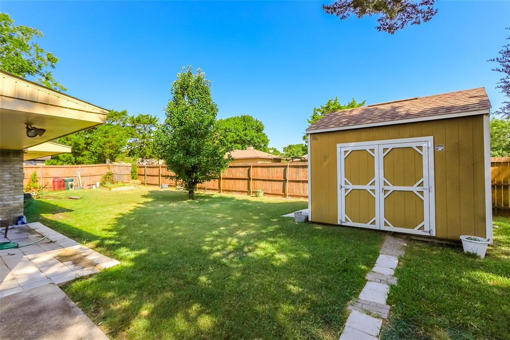 1327 Big Stone Gap Road Duncanville, TX 75137 - Photo 35 of 36 a view of a back yard of the house