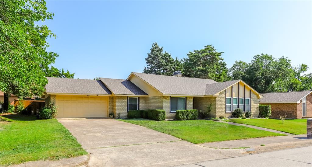 1327 Big Stone Gap Road Duncanville, TX 75137 - Photo 36 of 36 a view of front a house and a yard