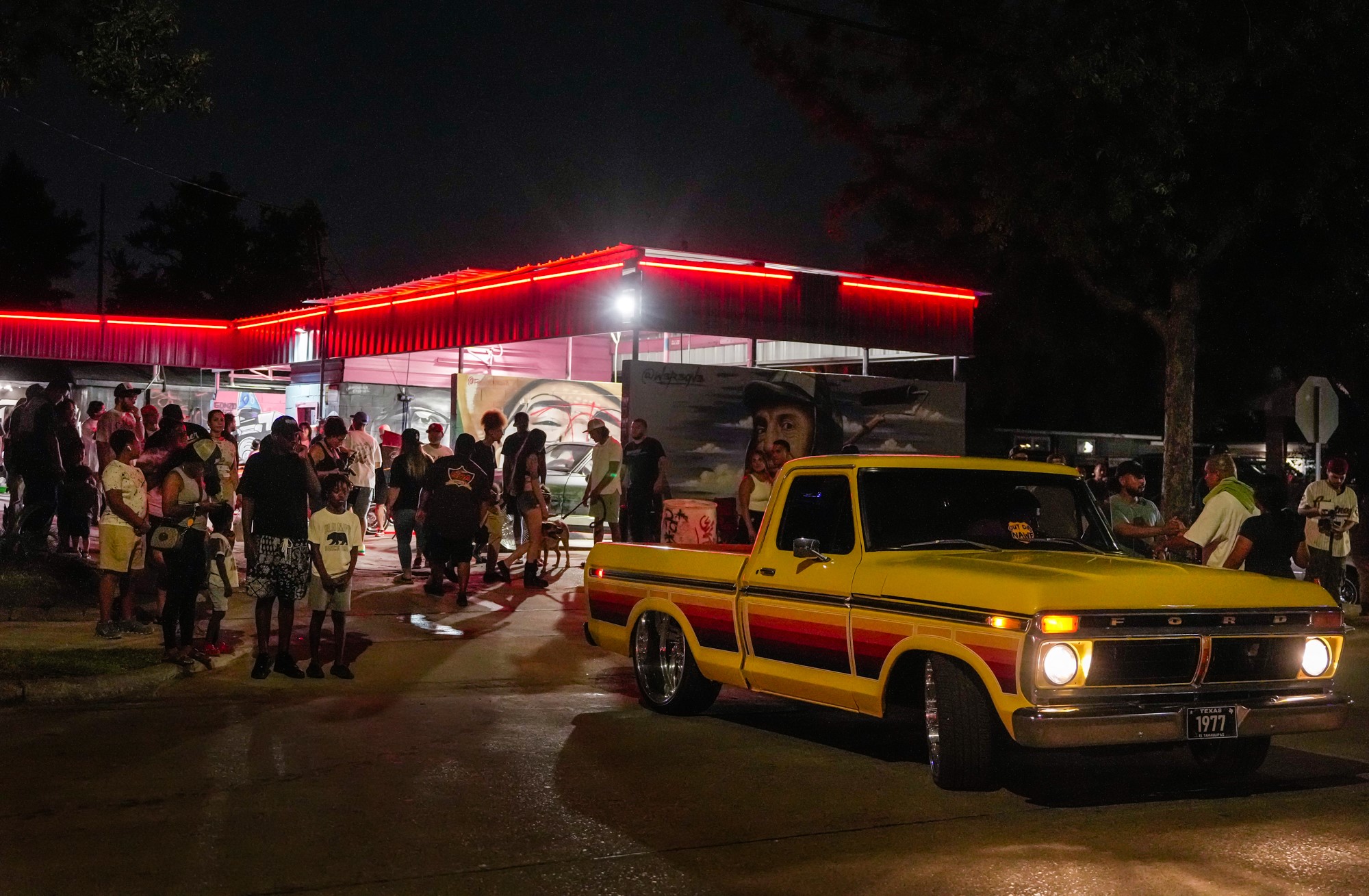 4400 Canal Street Houston, TX 77011 - Photo 14 of 25 a view of a car park with cars