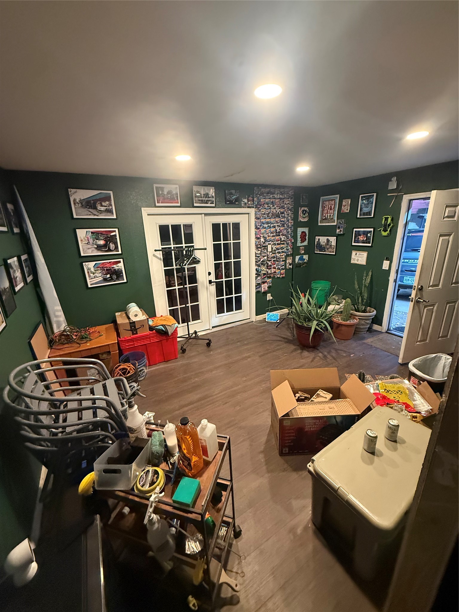 4400 Canal Street Houston, TX 77011 - Photo 18 of 25 a room with furniture and gym equipment