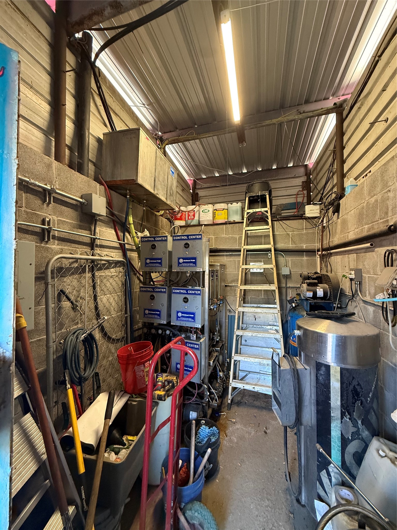 4400 Canal Street Houston, TX 77011 - Photo 19 of 25 a view of a storage room with chairs