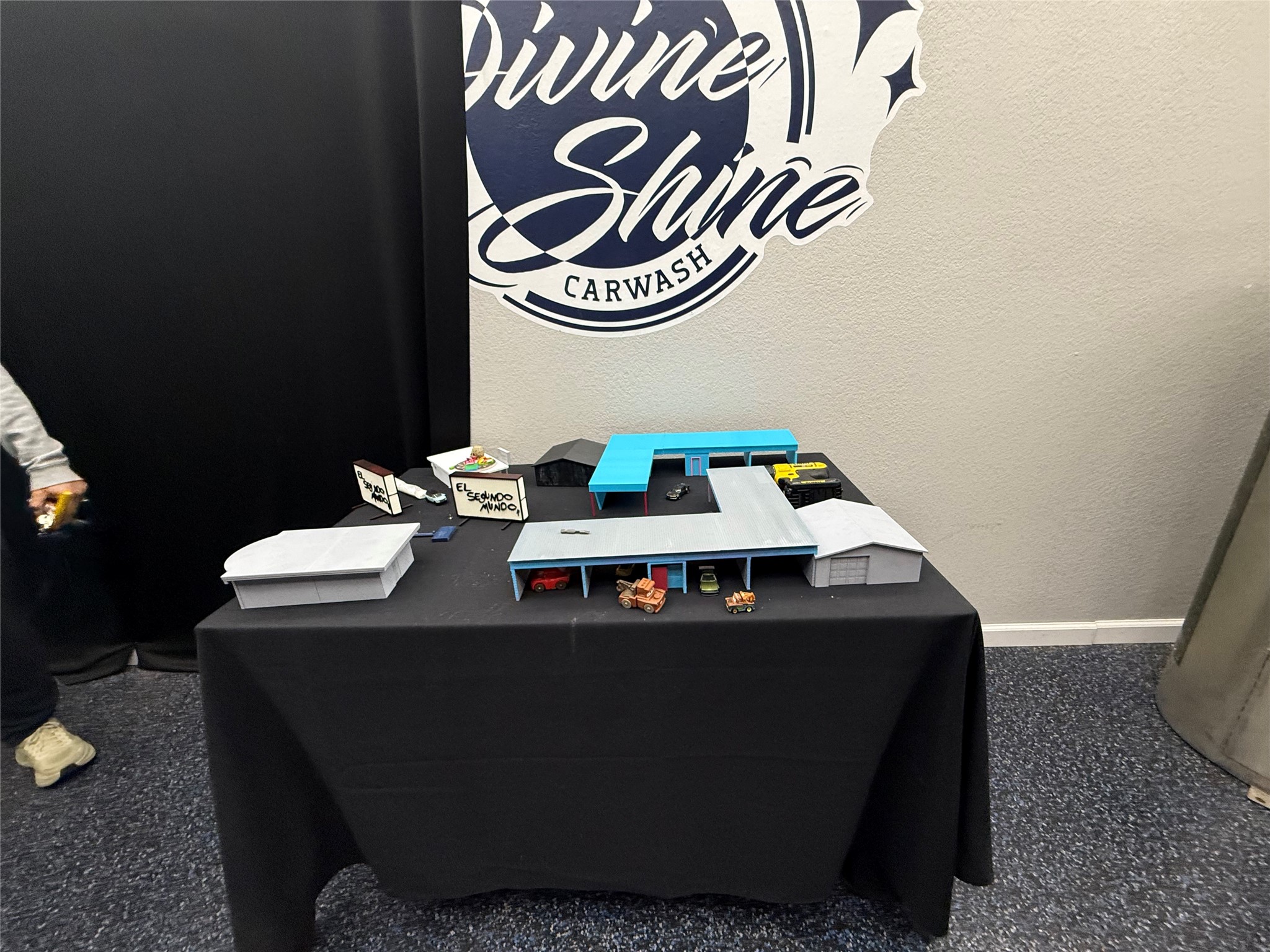 4400 Canal Street Houston, TX 77011 - Photo 22 of 25 a bathroom with a sink a mirror and a toilet