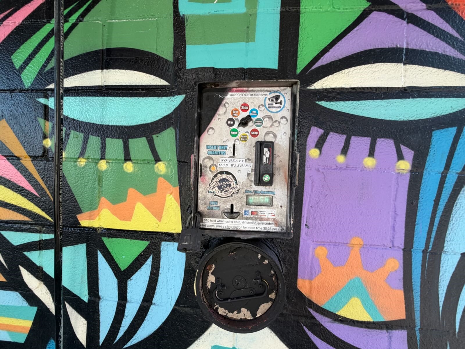 4400 Canal Street Houston, TX 77011 - Photo 7 of 25 an aerial view of a chairs and table in a patio