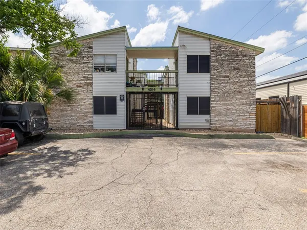 $799 | 4314 Gillis Street, Unit 105, Austin, TX 78745