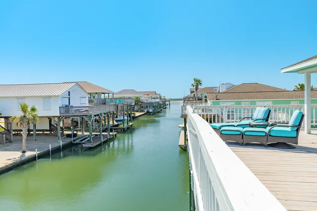 a view of a house with outdoor space