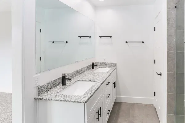 $2,015 | 4656 South 38th Lane, Phoenix, AZ 85041