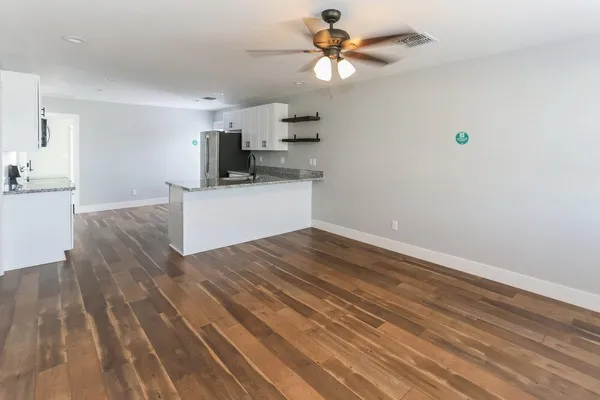 $2,015 | 4656 South 38th Lane, Phoenix, AZ 85041