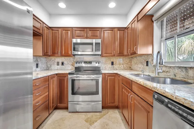 $2,500 | 2400 Northeast 36th Street, Unit 7, Lighthouse Point, FL 33064