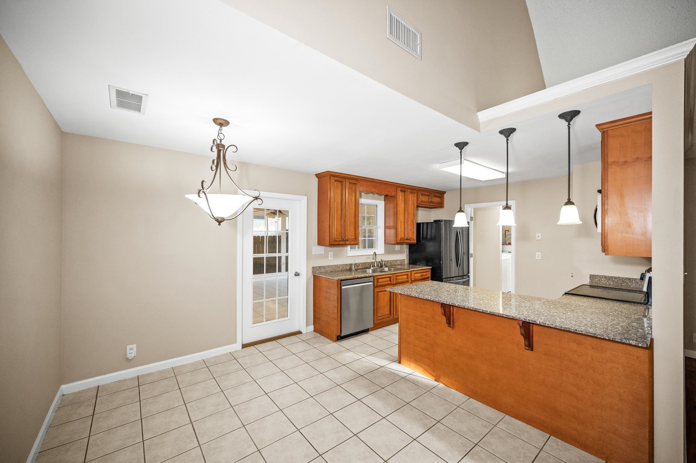 111 Montclair Loop Daphne, AL 36526 - Photo 4 of 18 Kitchen