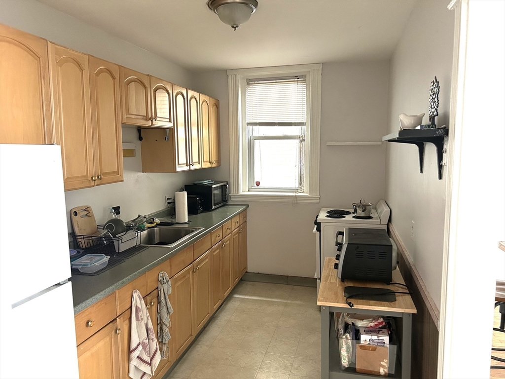 211 St Paul Street, Unit 2 Brookline, MA 02446 - Photo 4 of 8