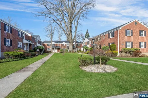 $2,200 | 190 Knickerbocker Road, Unit 10, Englewood, NJ 07631