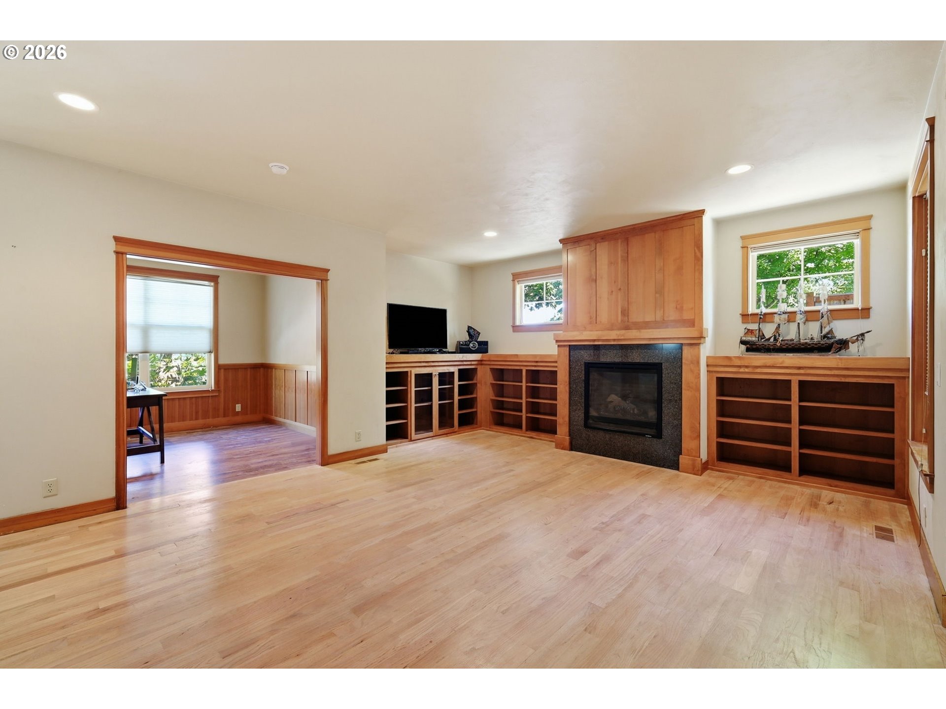 6287 Fernhill Loop Springfield, OR 97478 - Photo 6 of 42 Living Room/Entrance