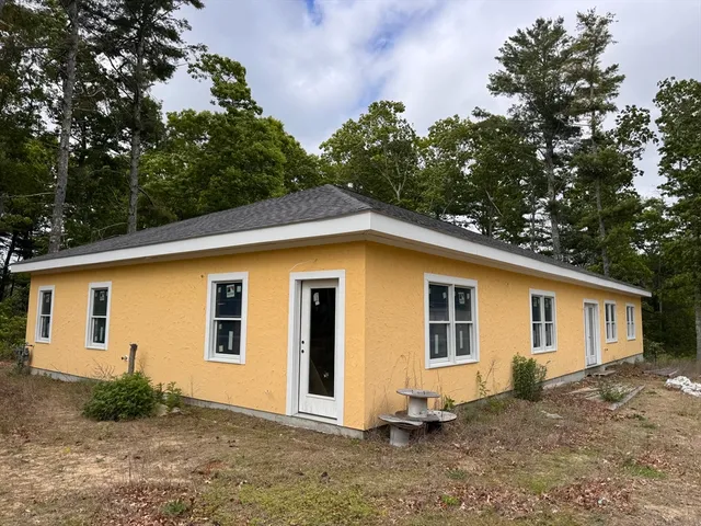 a view of a house with a backyard
