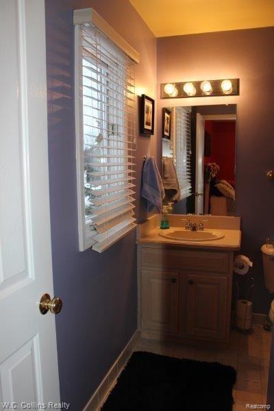 4079 Ridge Side Drive Rochester, MI 48306 - Photo 21 of 29 22 Bedroom 4 private bath.jpg