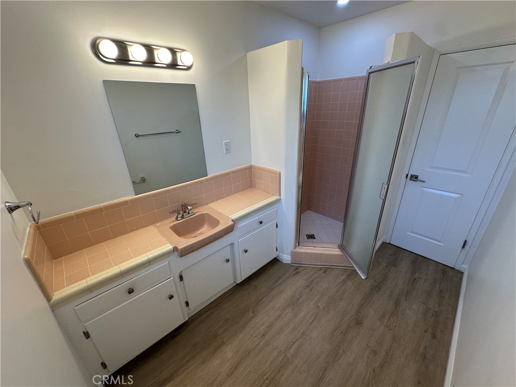4476 West 140th Street Hawthorne, CA 90250 - Photo 11 of 17 2nd Bathroom