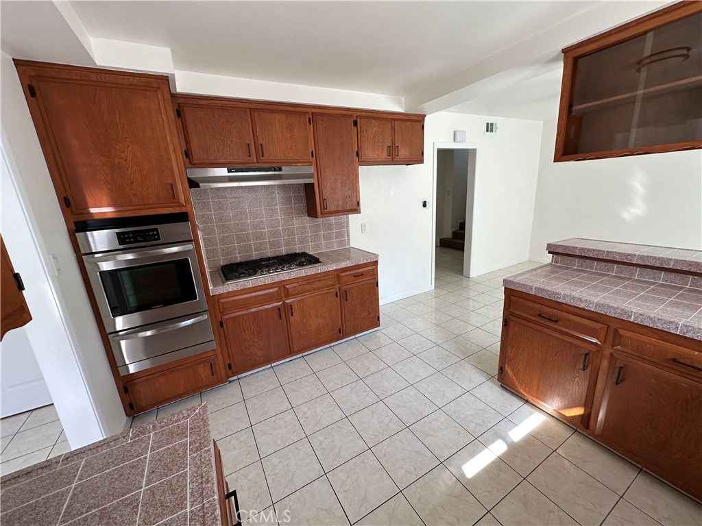 4476 West 140th Street Hawthorne, CA 90250 - Photo 5 of 17 Kitchen