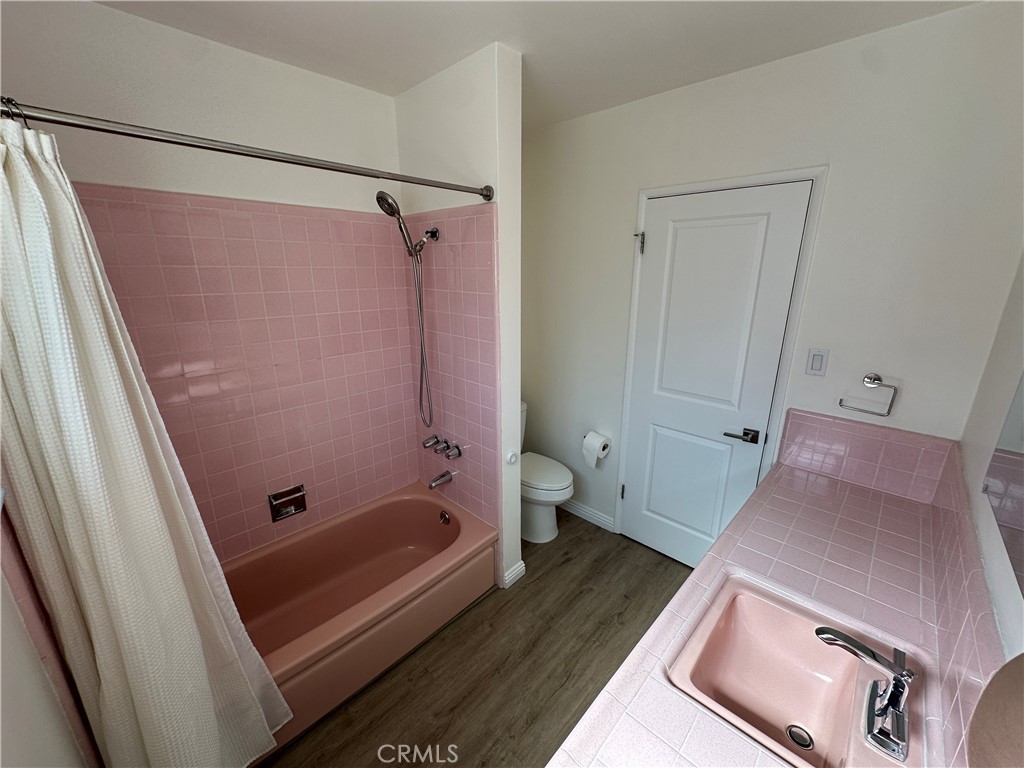 4476 West 140th Street Hawthorne, CA 90250 - Photo 8 of 17 1st Bathroom