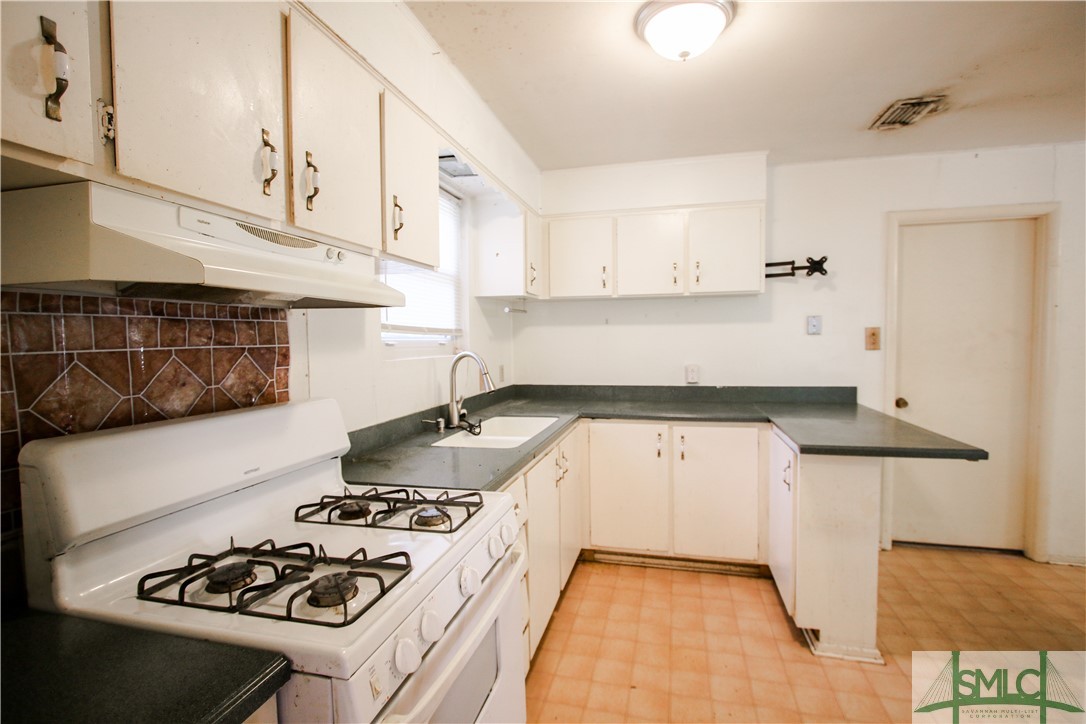 409 Sharondale Road Savannah, GA 31419 - Photo 3 of 26 Kitchen Area