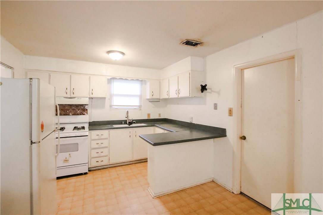 409 Sharondale Road Savannah, GA 31419 - Photo 5 of 26 Open Kitchen