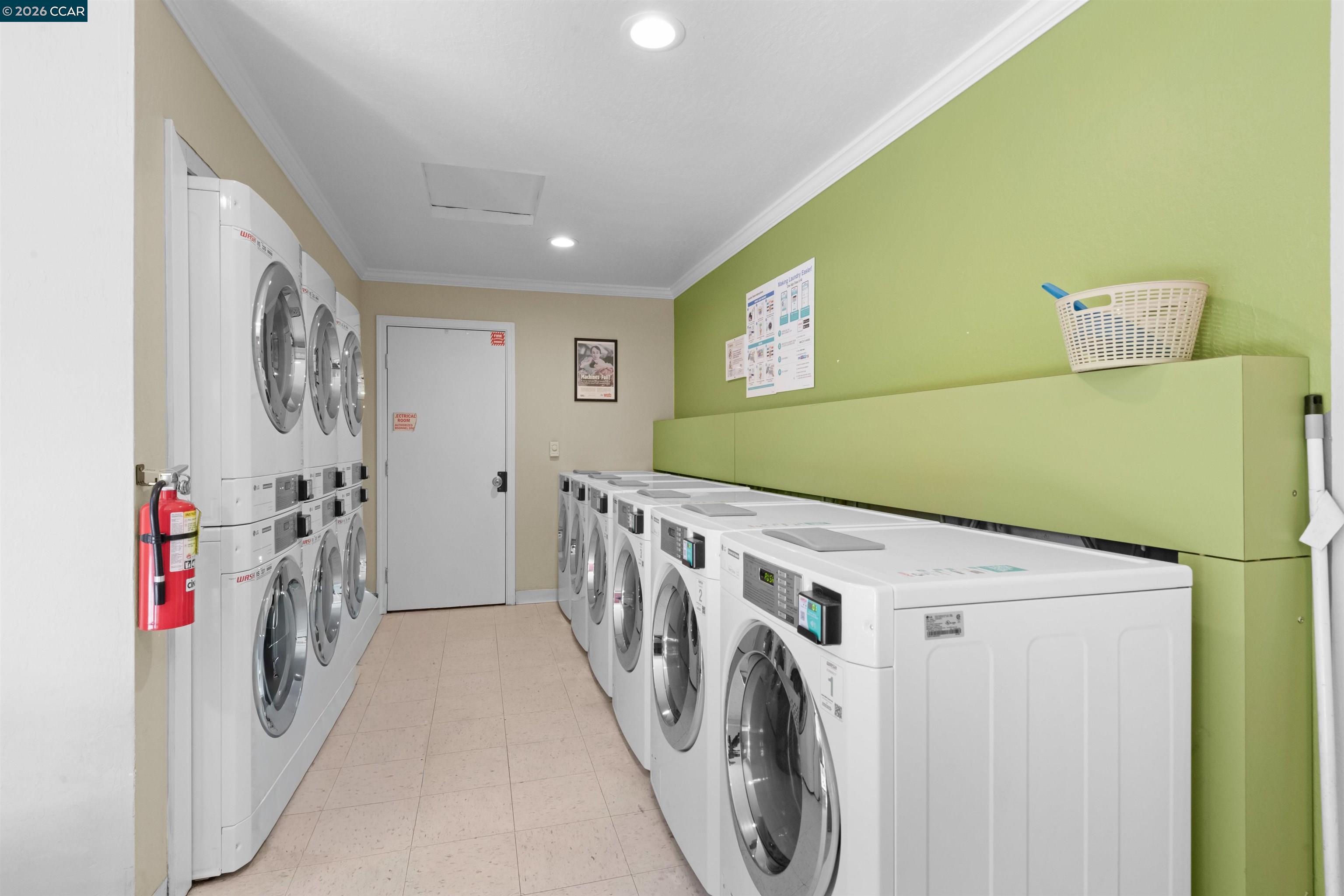 8975 Alcosta Boulevard, Unit 116 San Ramon, CA 94583 - Photo 27 of 30 a utility room with dryer and washer