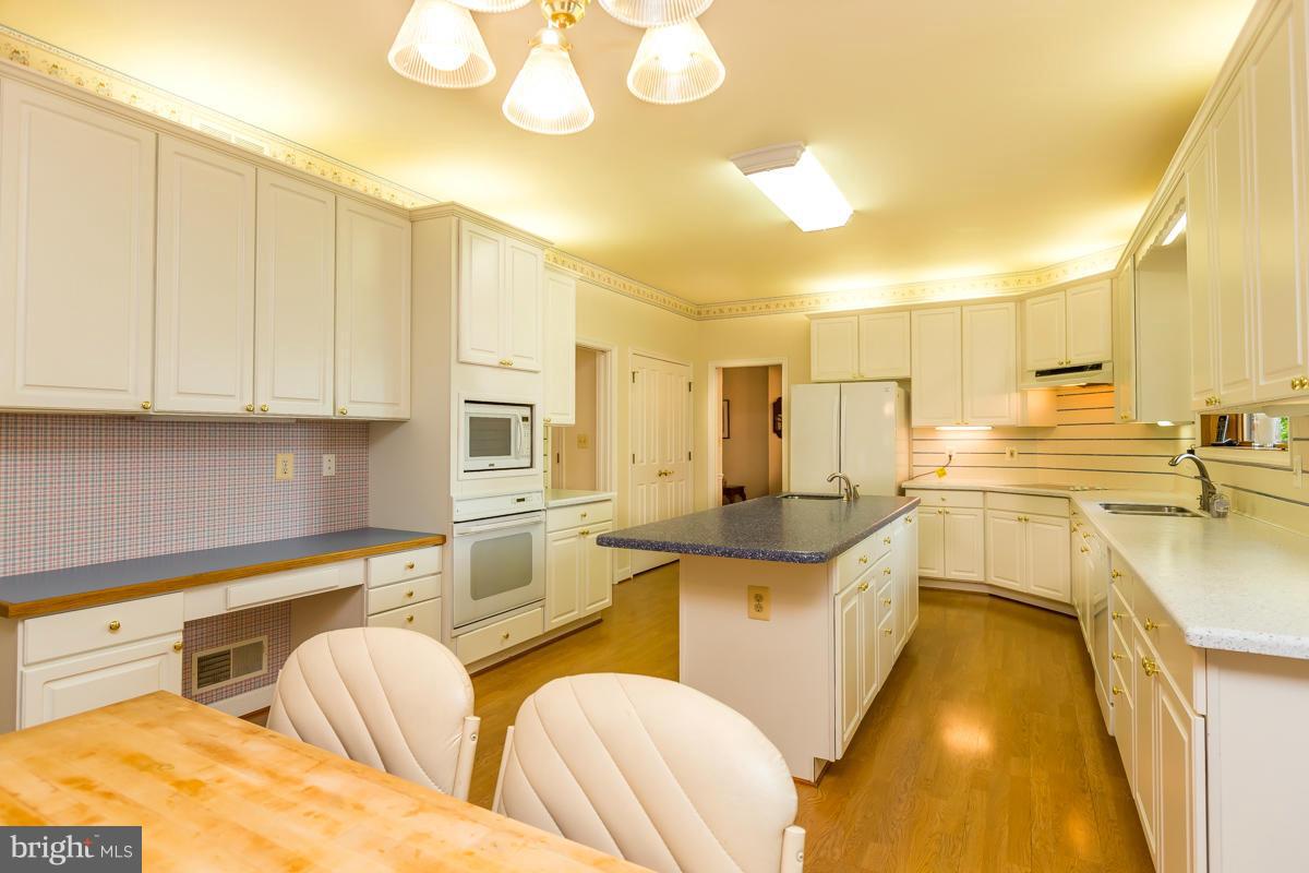 1088 Long Valley Road Westminster, MD 21158 - Photo 3 of 28 Kitchen