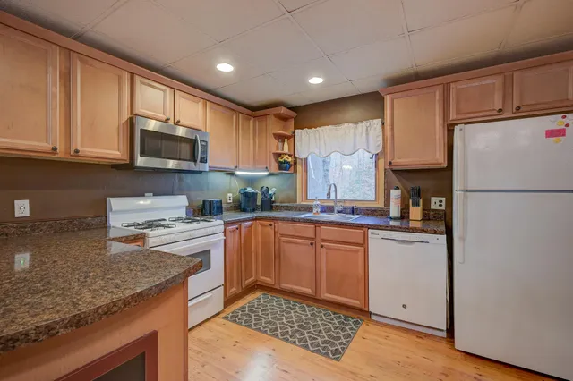 $2,200 | 30 Middle Shore Drive, Madison, NH 03849