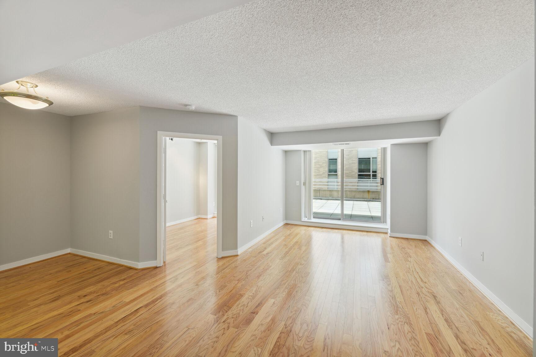 1275 25th Street Northwest, Unit 607 Washington, DC 20037 - Photo 4 of 21 Living Room