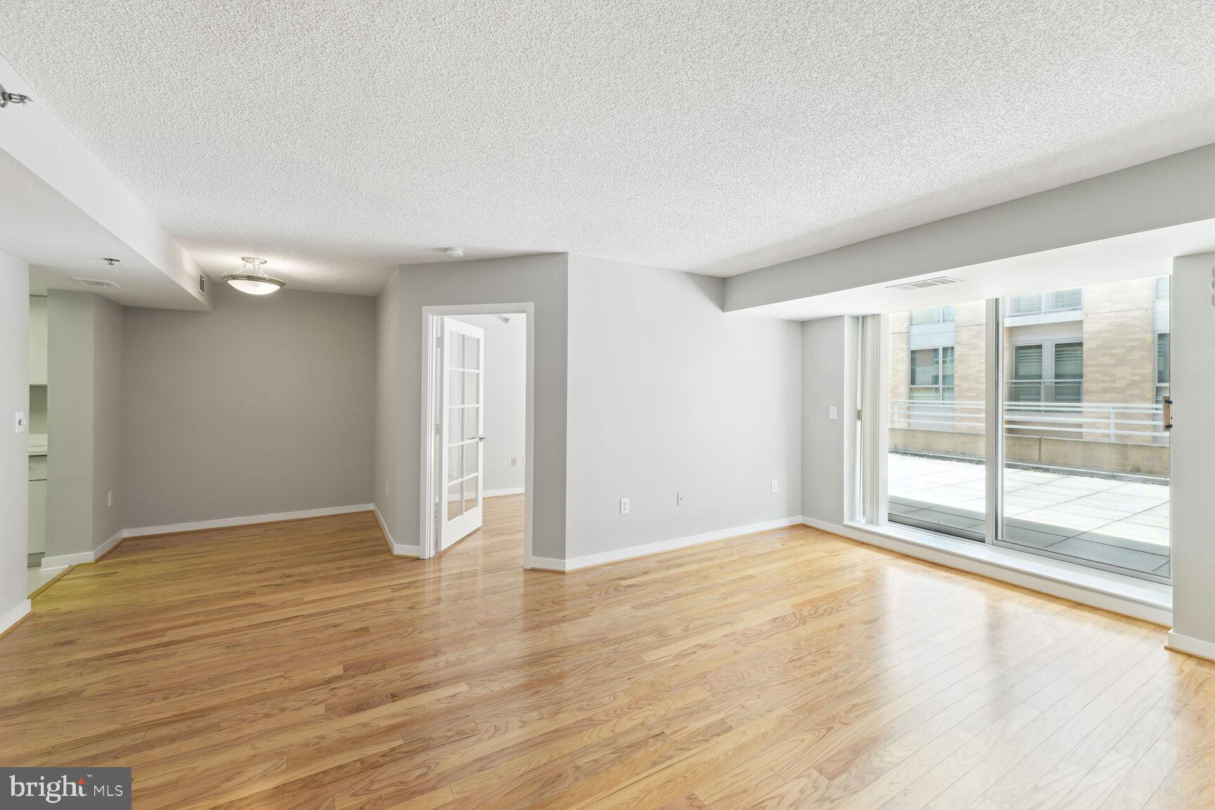 1275 25th Street Northwest, Unit 607 Washington, DC 20037 - Photo 5 of 21 Living Room/Dining Room