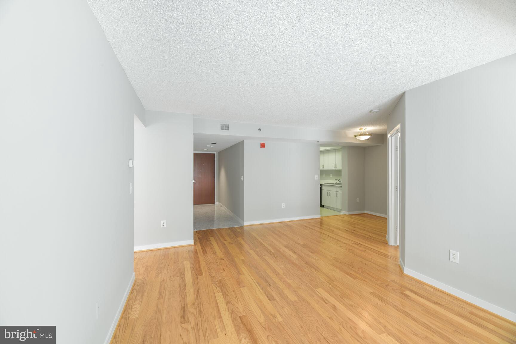 1275 25th Street Northwest, Unit 607 Washington, DC 20037 - Photo 6 of 21 Living Room