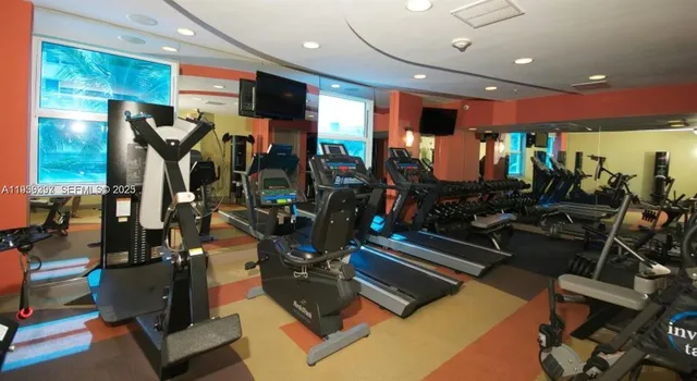 $3,400 | 9172 Collins Avenue, Unit 212, Surfside, FL 33154