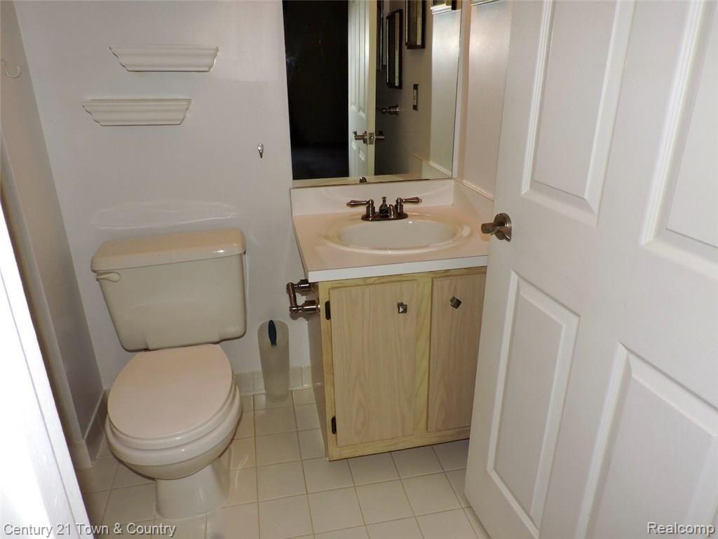 22216 Cape Cod Way, Unit 53 Farmington, MI 48336 - Photo 17 of 30 17.JPG
