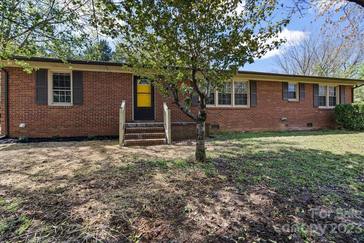 750 Lakeview Road Salisbury, NC 28147 - Photo 4 of 22 a view of a house with a yard