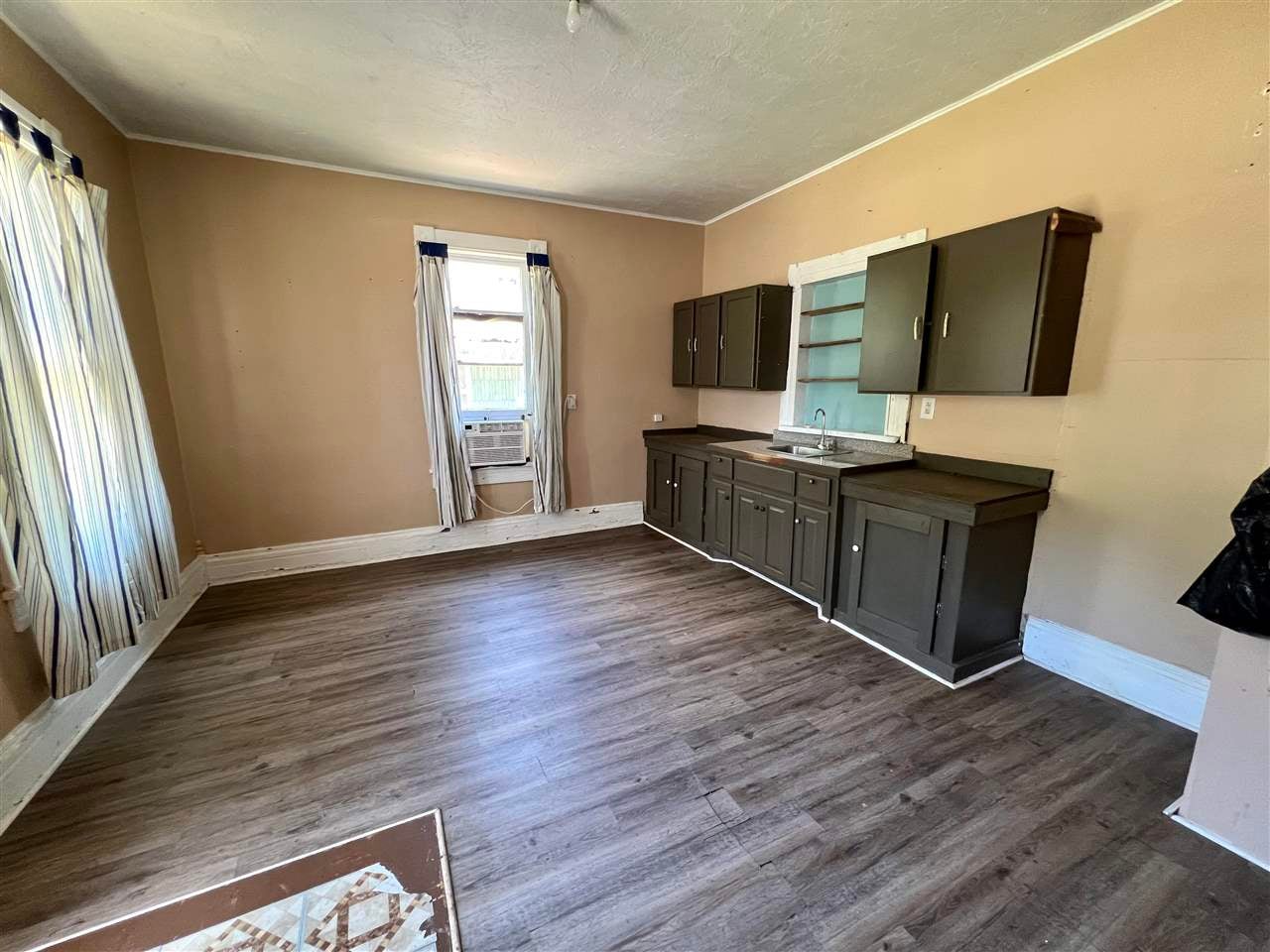 1016 Grove Street Perry, OK 73077 - Photo 2 of 9 Gallery Image 2
