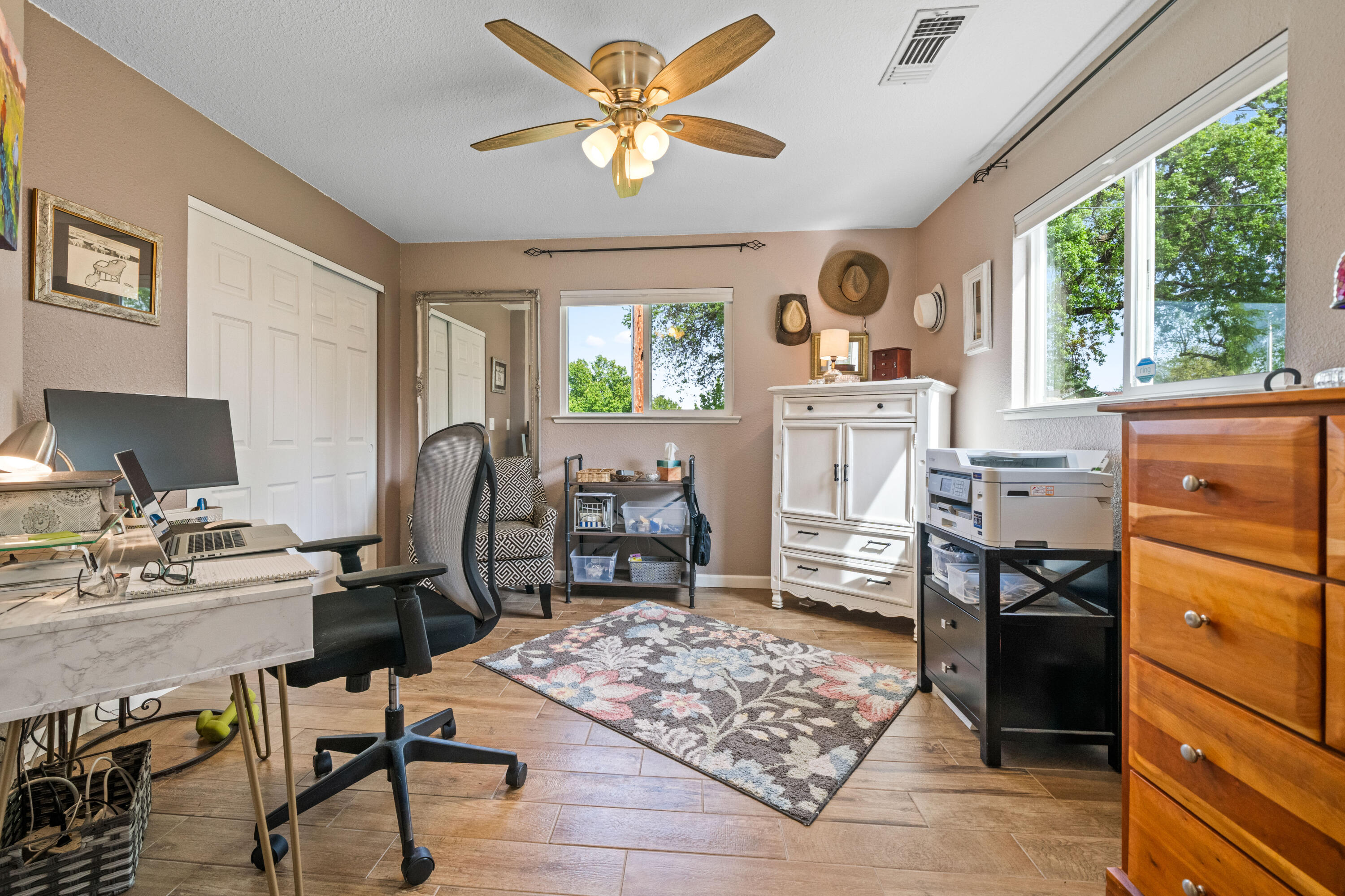 7120 Pit Road Redding, CA 96001 - Photo 11 of 39 Master bedroom