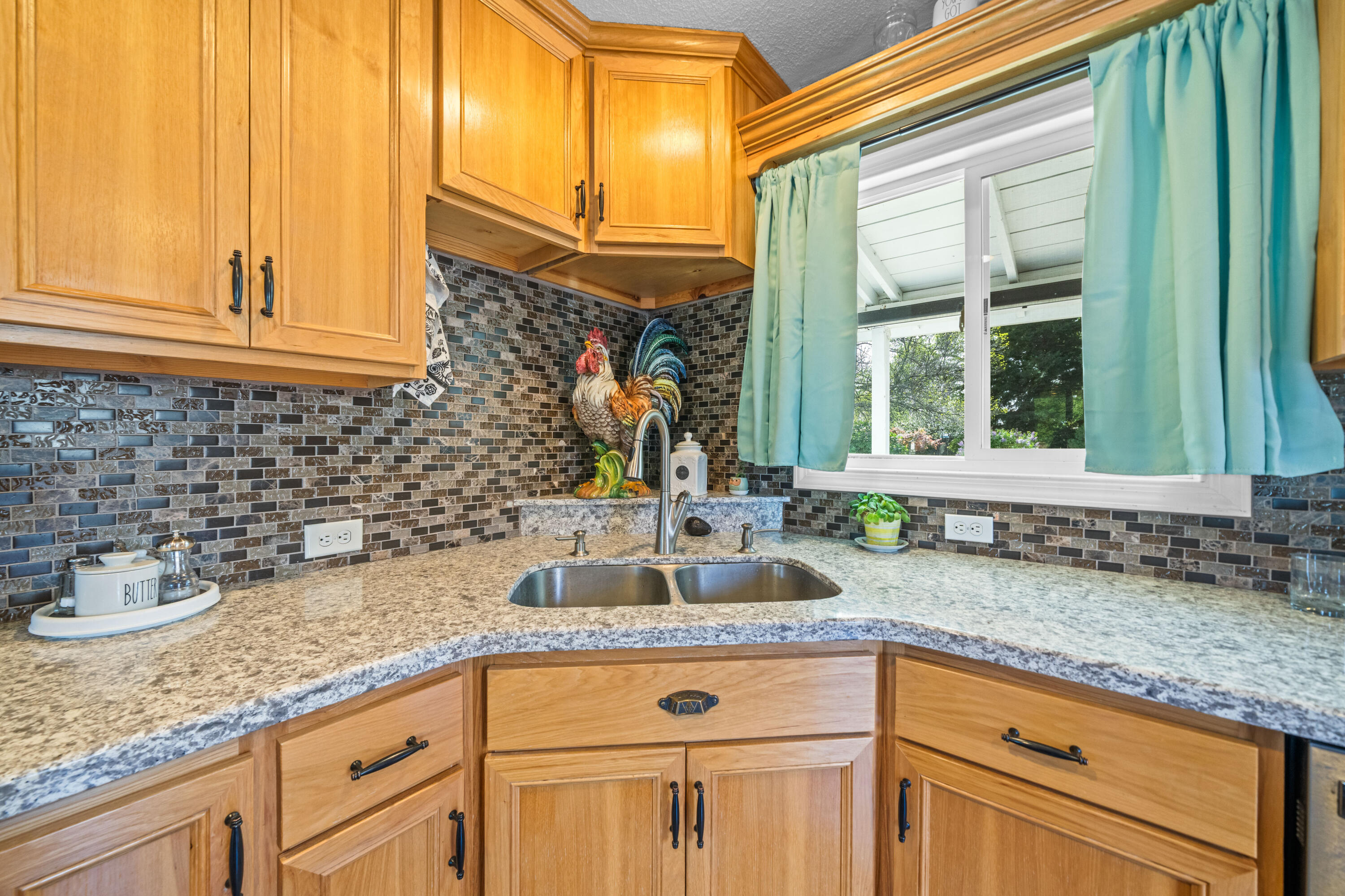 7120 Pit Road Redding, CA 96001 - Photo 7 of 39 Kitchen