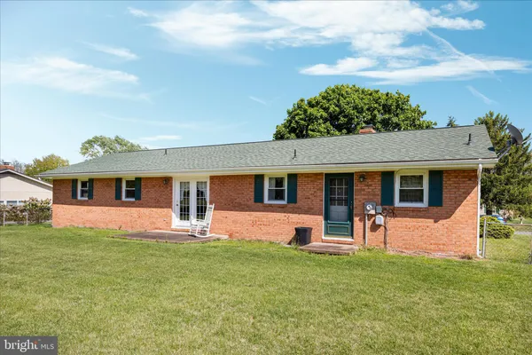 $315,000 | 9943 Massanutten Avenue, New Market, VA 22844