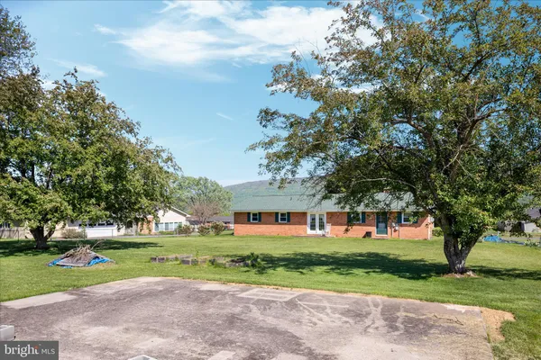 $315,000 | 9943 Massanutten Avenue, New Market, VA 22844