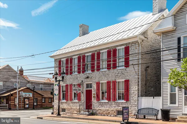 $315,000 | 9943 Massanutten Avenue, New Market, VA 22844