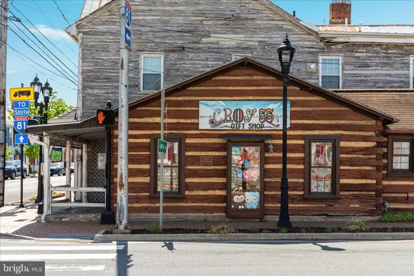 $315,000 | 9943 Massanutten Avenue, New Market, VA 22844
