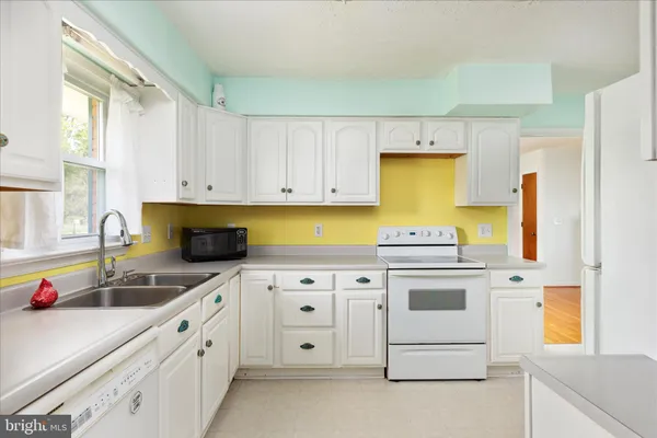 $315,000 | 9943 Massanutten Avenue, New Market, VA 22844