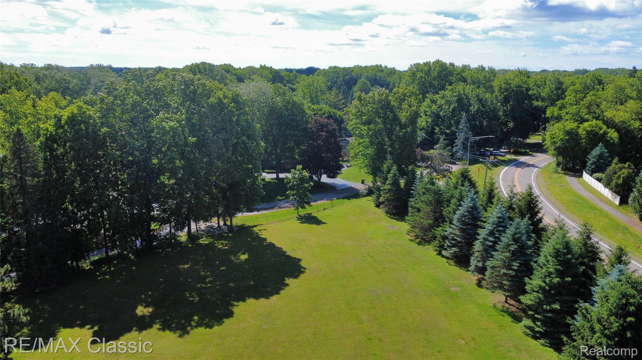 6150 Willow Road West Bloomfield, MI 48324 - Photo 10 of 12 16.jpeg