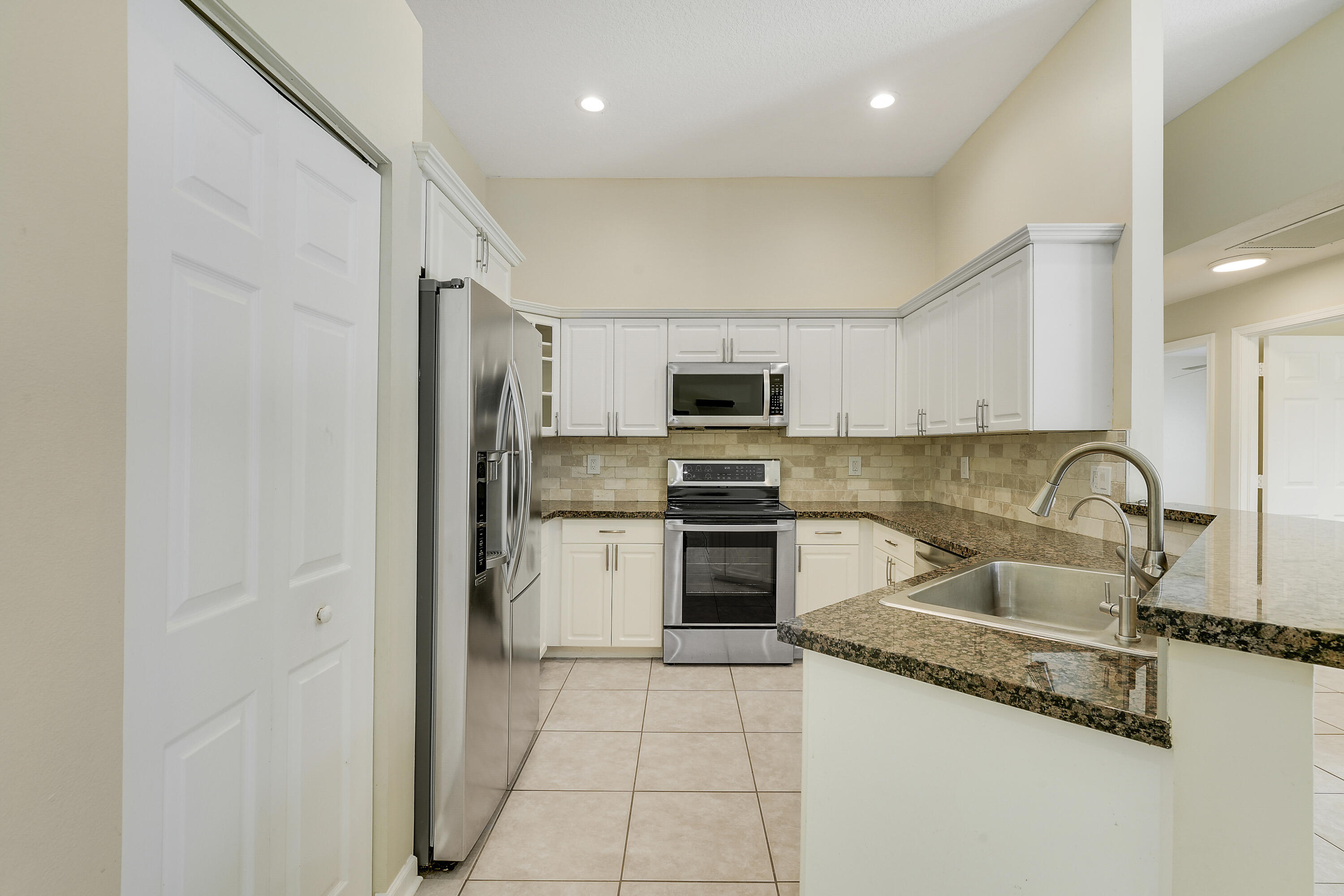 6334 Barbara Street Jupiter, FL 33458 - Photo 14 of 38 House-13