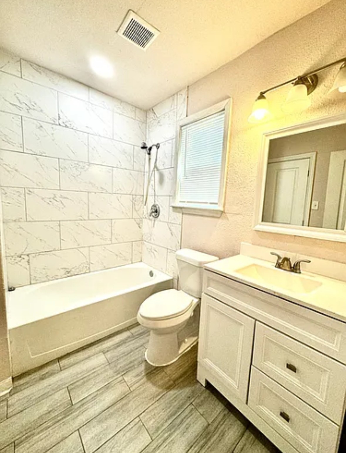 7339 Mountbatten Road Houston, TX 77033 - Photo 26 of 33 Unit C Bathroom 1